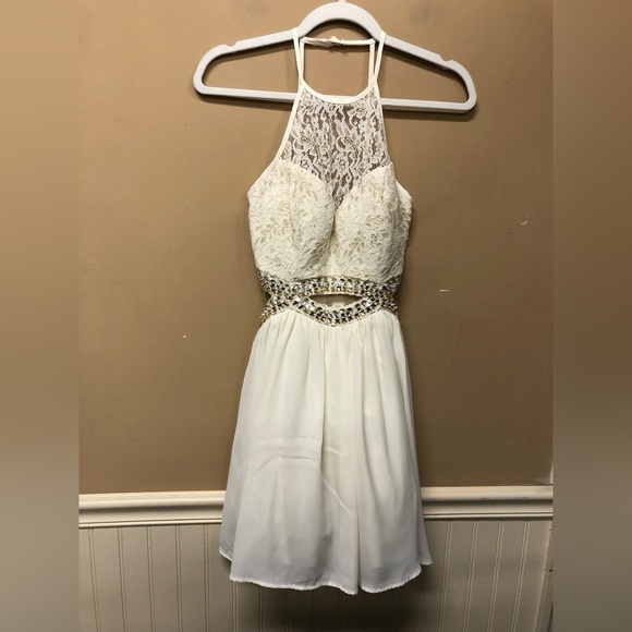 B. Darlin Off White Gold Dress With Bling Waist Line Size 3/4 NWT - Picture 1 of 7